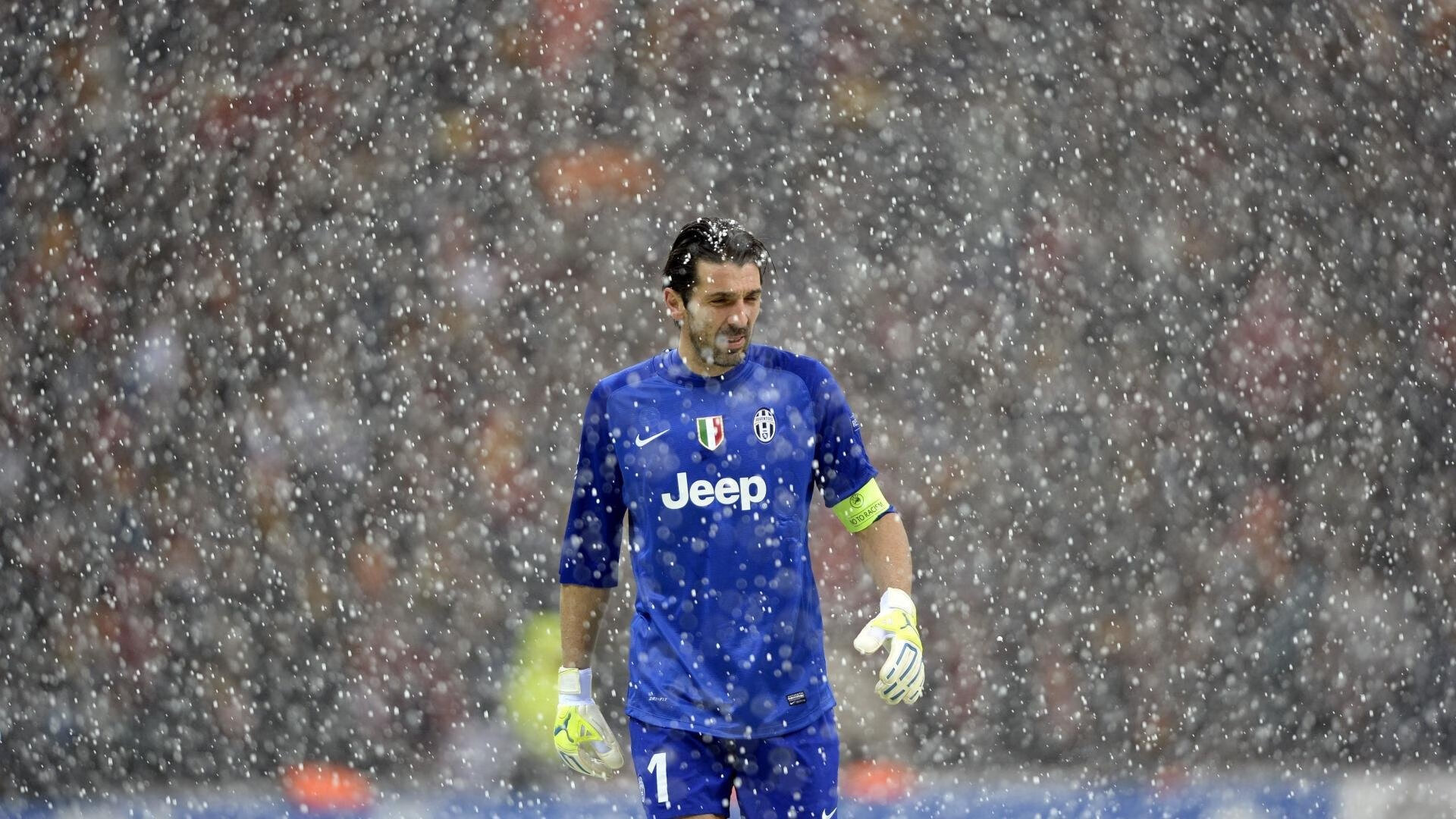 国家队长期缺乏国际友谊赛经验,国家队队友