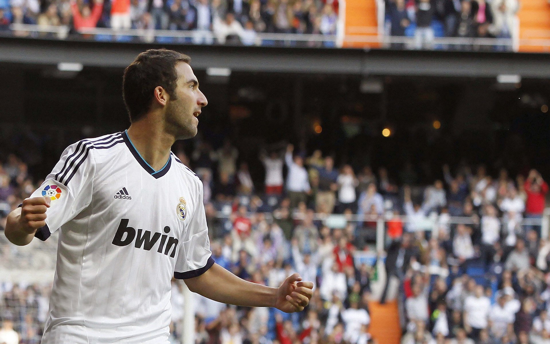 拜仁阵型纵深合理,攻守平衡俱佳,拜仁阵型和球队战术